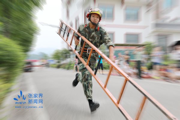 攀登掛鉤梯_副本_副本.jpg